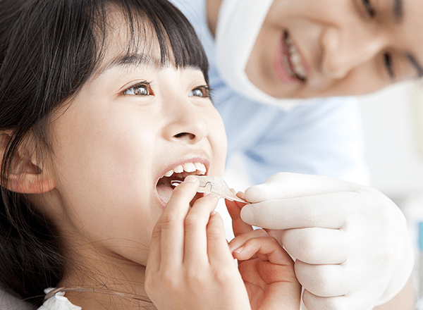 写真　子どもの歯並び治療　